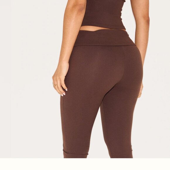 PrettyLittleThings Petite Coffee Contour Sculpt Foldover Flare Pants - Picture 2 of 10